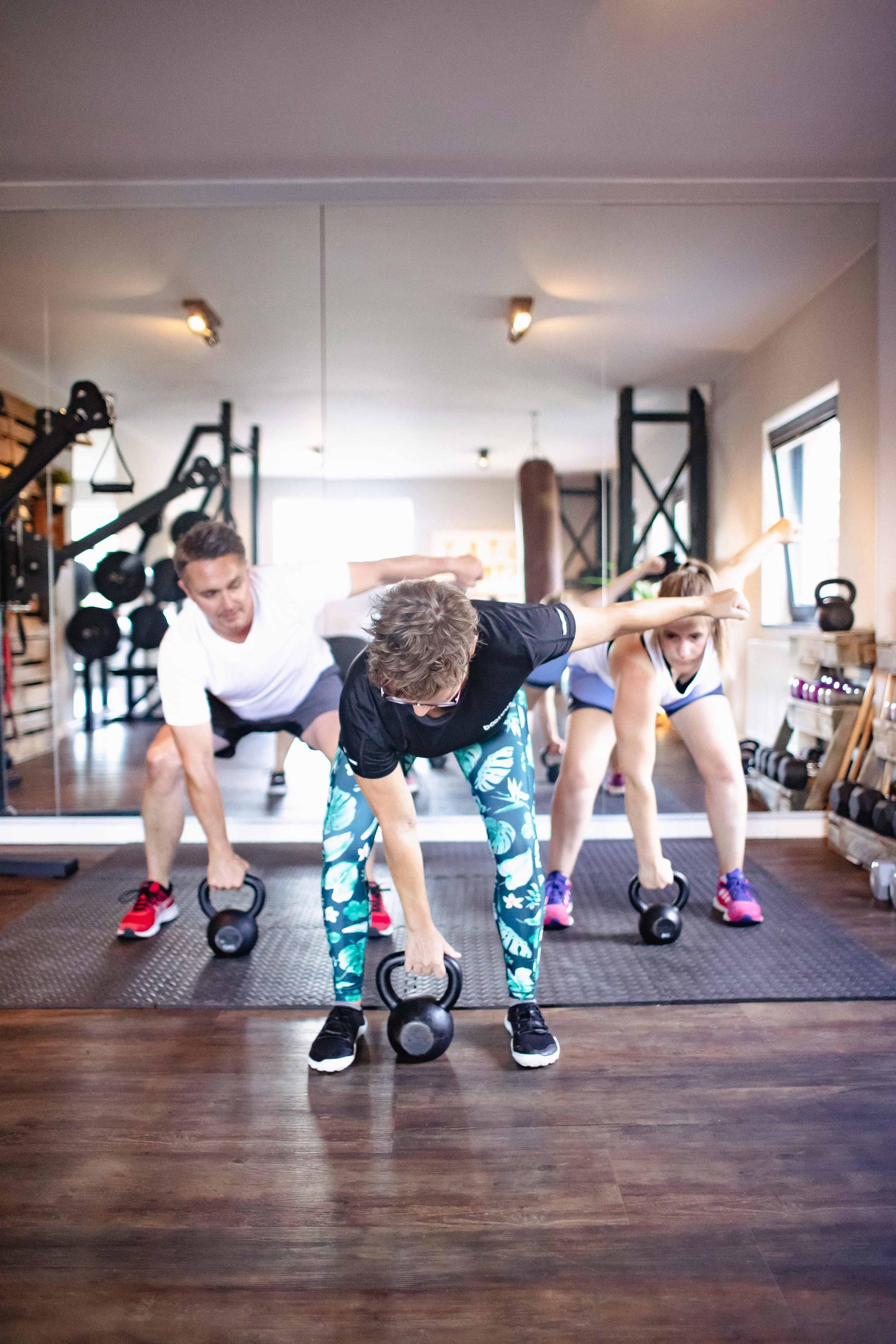 Personaltraining mit Kettlebells im Fitnessloft der Bootbox Köln.